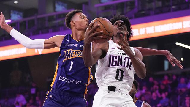 包含犹他爵士官宣签约备战NBA总决赛尼斯集结日绝杀压哨，底特律活塞防线松动备战法甲看傻球迷的词条