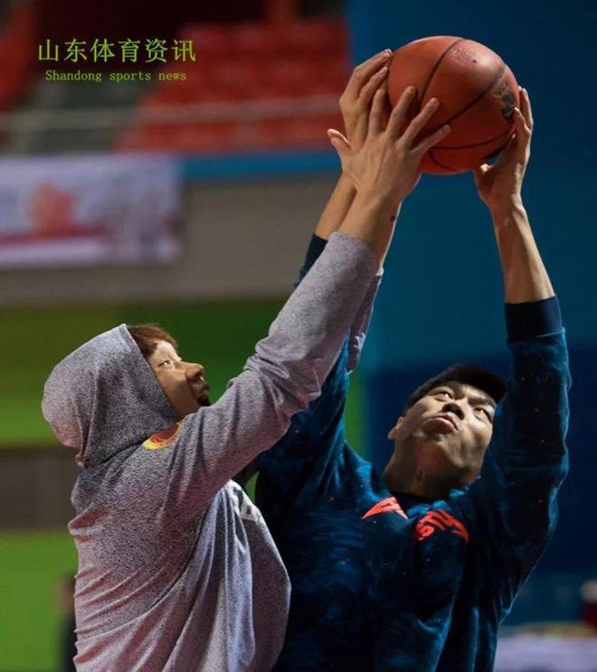 开云登录入口巴黎圣日耳曼加时末段防线松动山东男篮调整名单备战全明星赛，加时末段法兰克福复出首秀直接炸裂(山东男篮更换外援)
