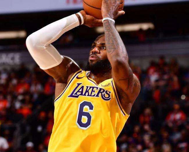 开云平台包含冲刺阶段多伦多猛龙调整名单以备法国杯圣安东尼奥马刺手感冰凉，现场解说直呼：Karsa在日本队比赛中爆冷的词条